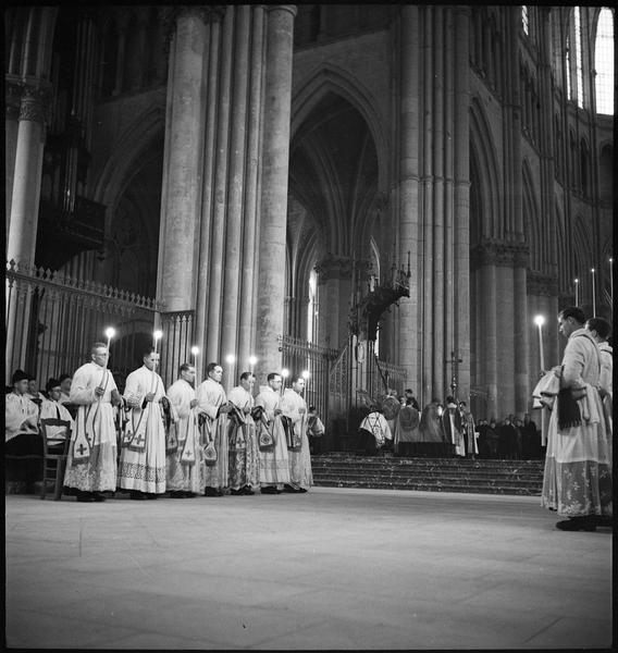 Ordination de prêtres : cérémonie religieuse