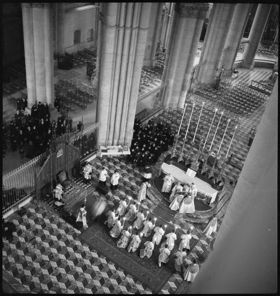 Ordination de prêtres : cérémonie religieuse