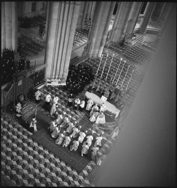 Ordination de prêtres : cérémonie religieuse