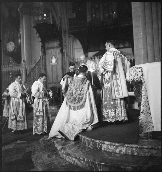 Ordination de prêtres : cérémonie religieuse