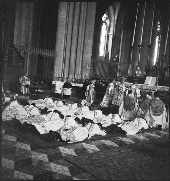 Ordination de prêtres : cérémonie religieuse