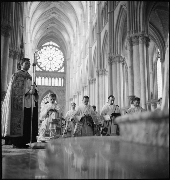 Ordination de prêtres : cérémonie religieuse