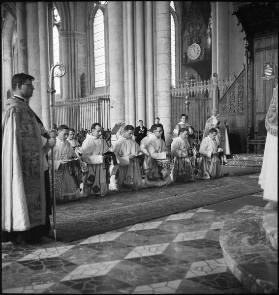 Ordination de prêtres : cérémonie religieuse