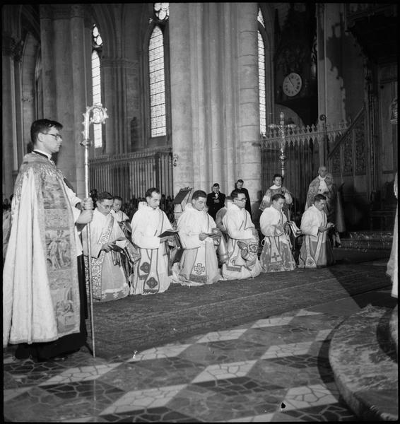 Ordination de prêtres : cérémonie religieuse