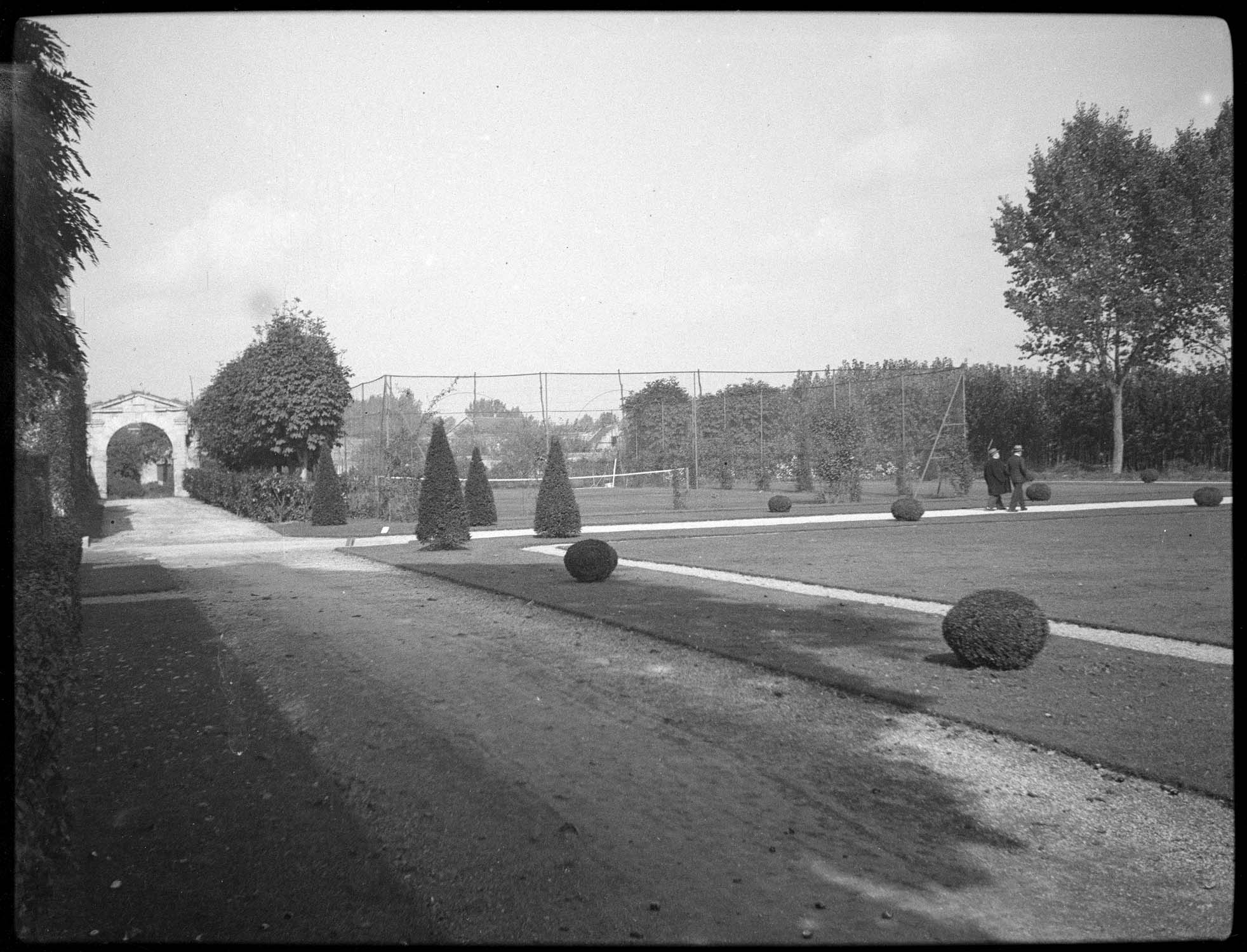 Jardin : court de tennis