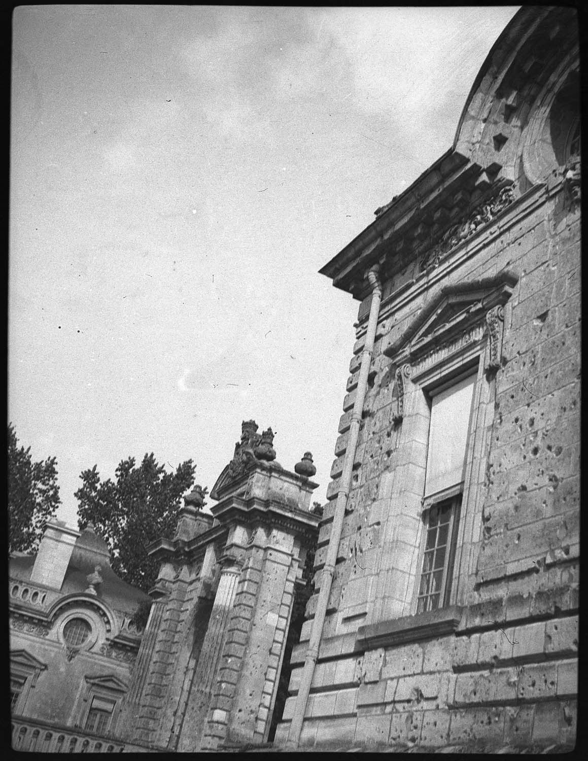 Porte d'entrée, vue latérale partielle