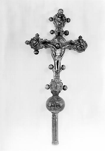 Croix processionnelle en argent doré sur âme de bois, avers