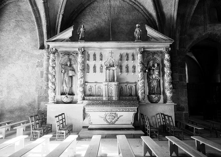 Retable en bois sculpté
