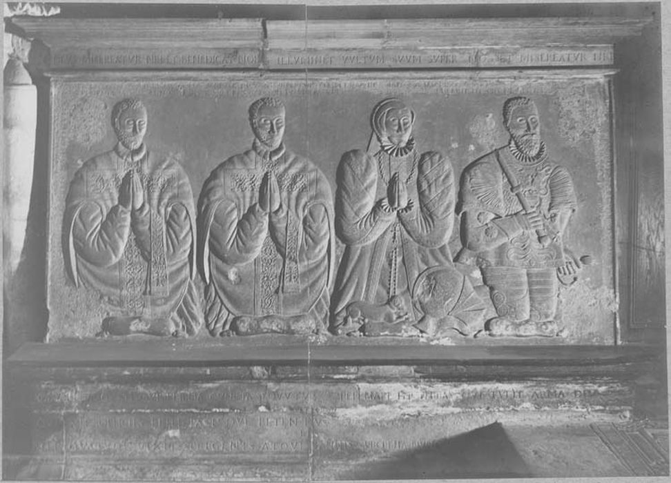 Monument funéraire de Jean Maublanc, massier de Charles Quint, de sa femme et de ses deux frères dont l'un fut prieur de Chaux-sur-le-Doubs et curé de Fondremand