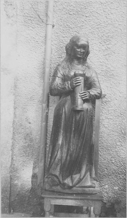 statue : Sainte Barbe