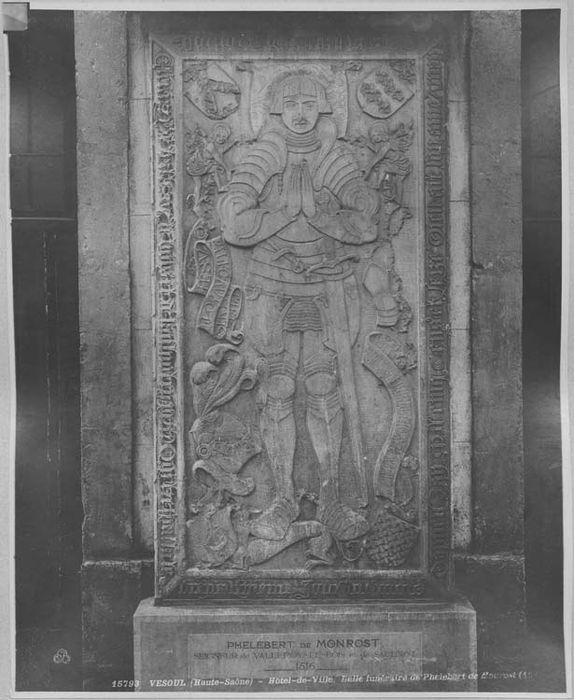dalle funéraire de Philibert de Monrost, seigneur de Valleroy-le-Bois