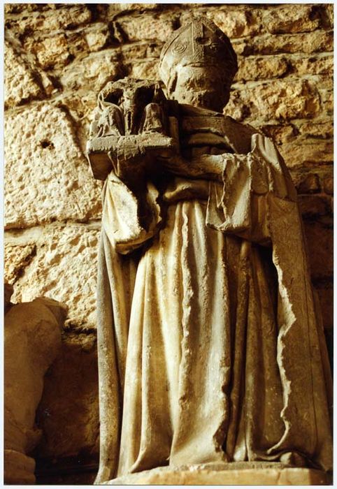 statue : Saint évêque portant la sainte Trinité
