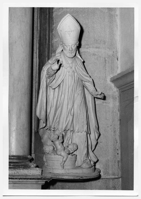 groupe sculpté : Saint Nicolas