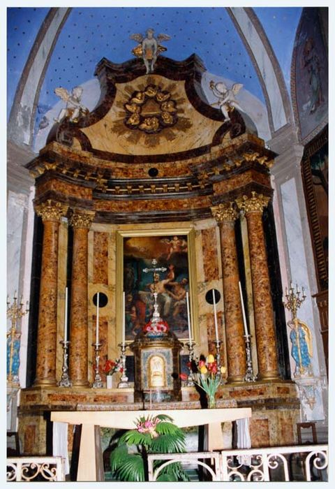 autel, tabernacle, 6 chandeliers d'autel, croix d'autel, retable, tableau d'autel : Martyre de saint Barthélémy (maître-autel)