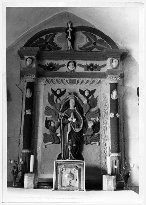retable, bas-relief : Vierge couronnée (autel secondaire)