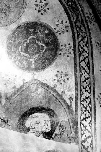 Peinture murale de la 2ème travée par l'est : Tête de Saint Pierre