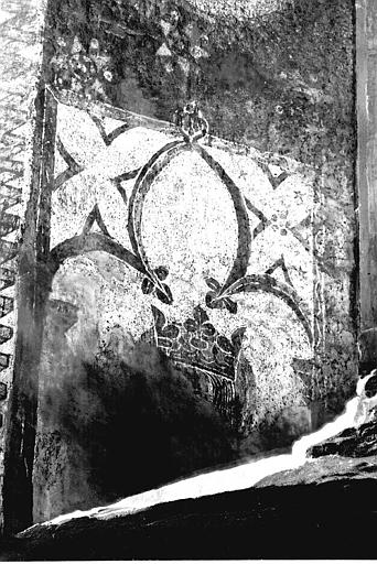 Peinture murale de la 1ère travée par l'est : Tête d'un saint couronné