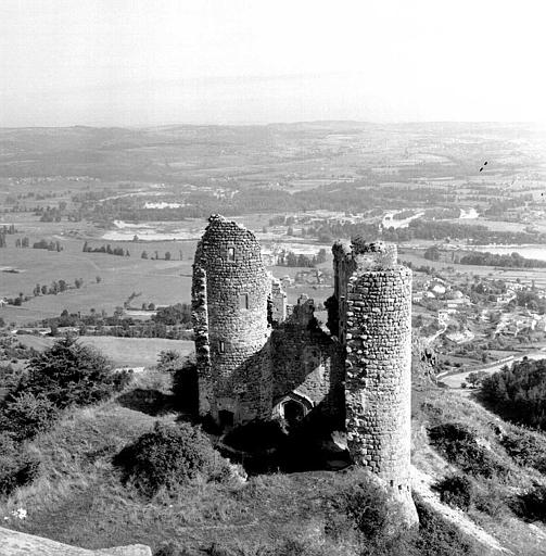 Ruines de la chapelle et tours d'entrée (supposé)