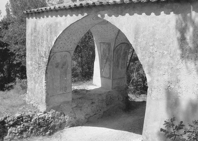 Porche et ses peintures monumentales, côté sud-est