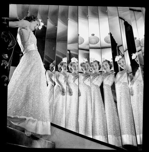 Mannequin descendant l'escalier chez Coco Chanel