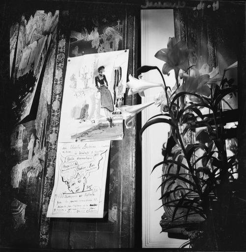 Appartement de Coco Chanel au Ritz : paravent de Coromandel et dessins de Christian Bérard et Jean Cocteau