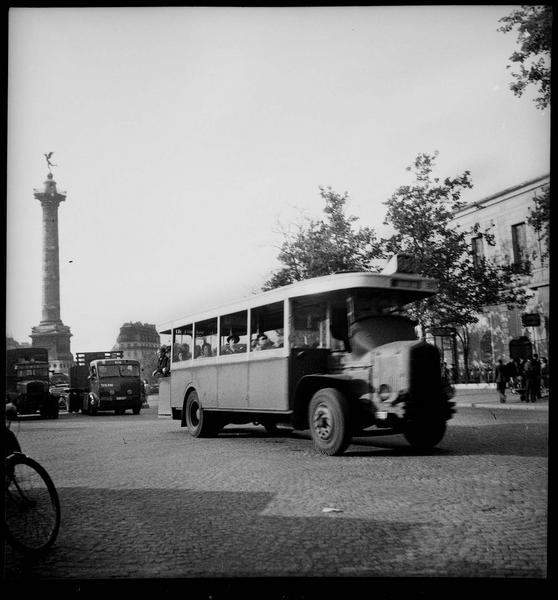 Bus dans une rue