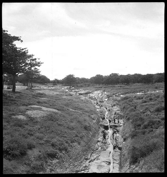 La rivière près du village africain