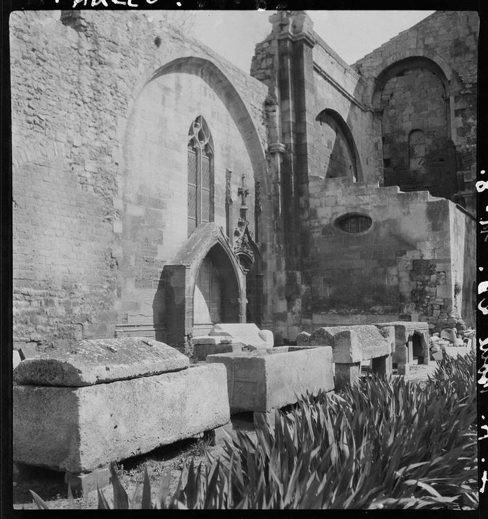 Chapelle d'Alleins et tombeaux mérovingiens