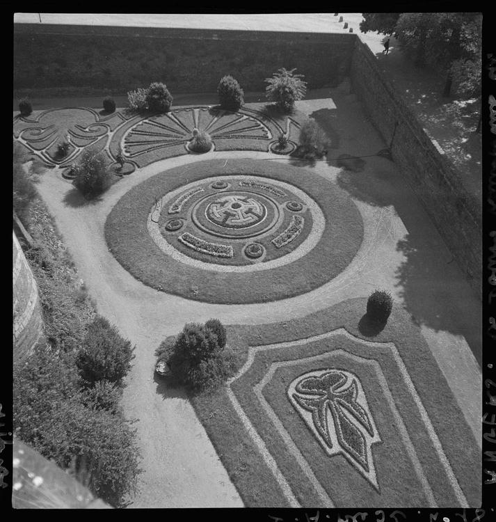 Les jardins dans les douves