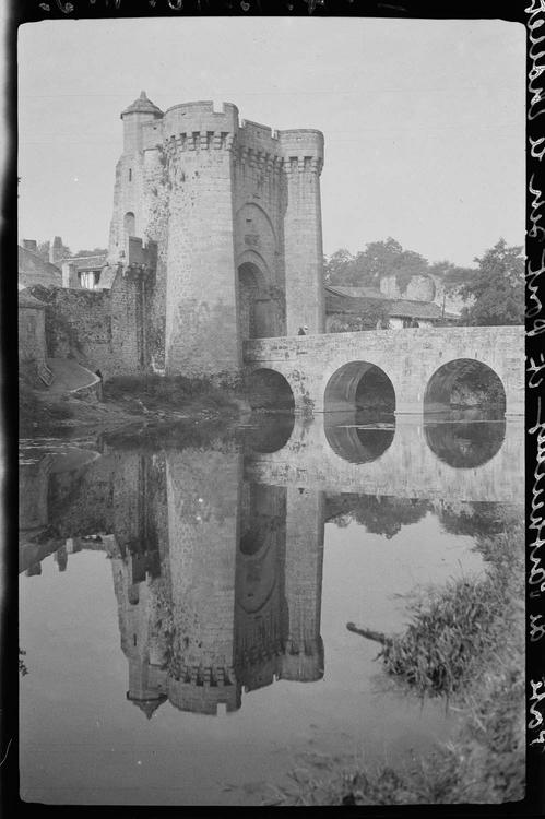 Porte Saint-Jacques sur le Thouet