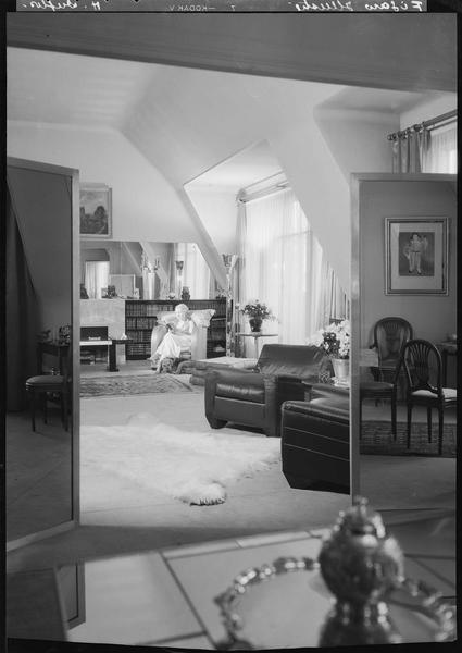 Madame Duflos dans son appartement