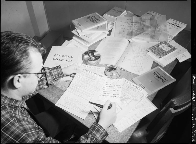 Cours par correspondance : 'L'école chez soi', créés par Léon Eyrolles