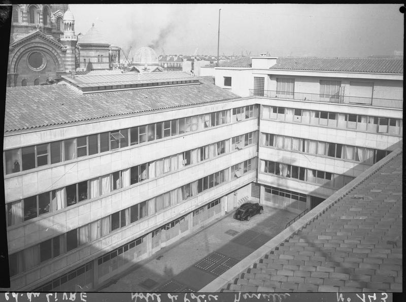 La cour depuis les toits