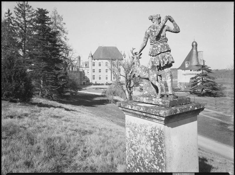 Le logis depuis le parc