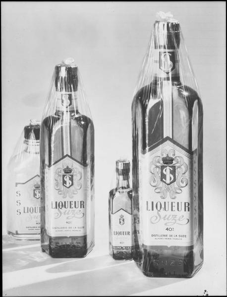Bouteilles de liqueur Suze