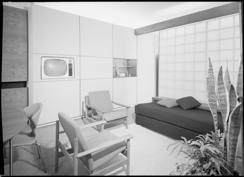 Salle à manger : télévision intégrée au mobilier