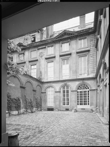 Cour pavée