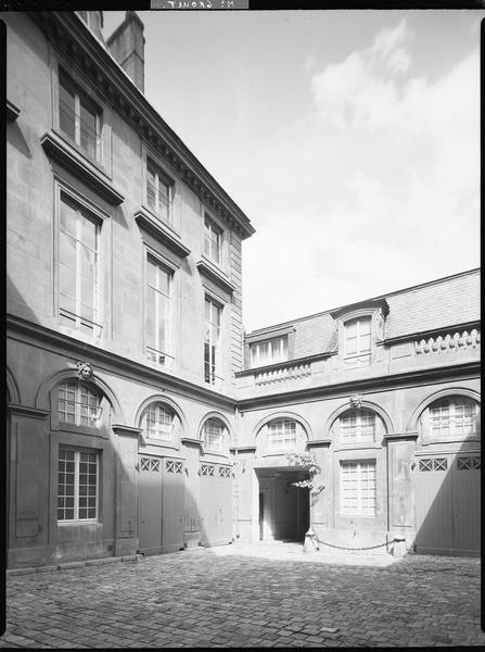 Cour pavée