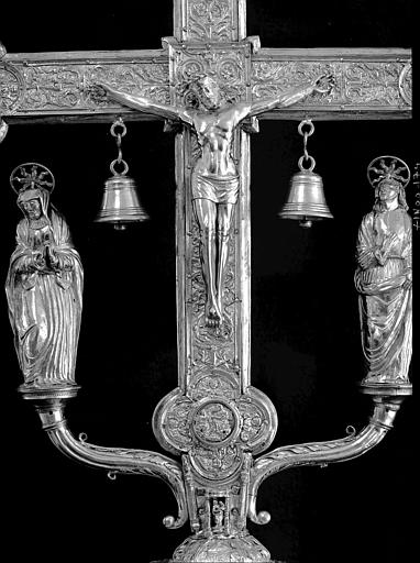 Croix processionnelle en vermeil, détail du Christ en croix, avers ; argent : ciselé, doré