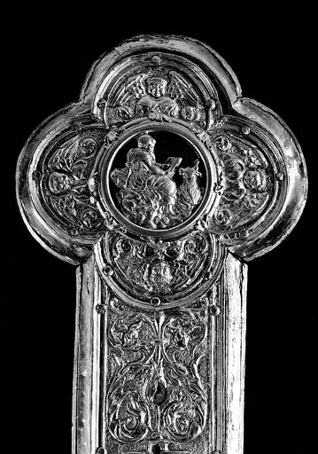 Croix processionnelle en vermeil, médaillon supérieur : saint Luc, avers ; argent : ciselé, doré