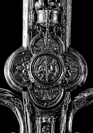 Croix processionnelle en vermeil, médaillon inférieur : saint Jean, revers ; argent : ciselé, doré