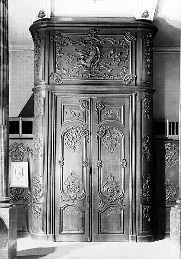 Intérieur, tambour de la porte ouest en bois sculpté