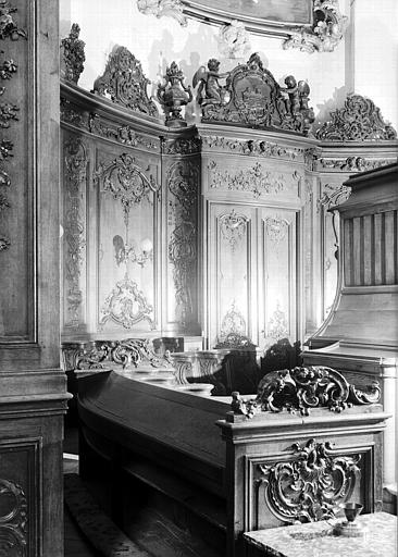 Intérieur partie centrale du choeur, stalles et boiseries en bois sculpté