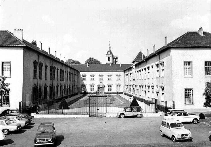 Vue sur la cour d'honneur