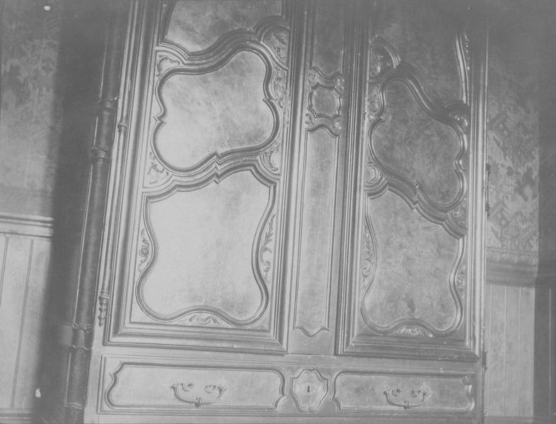armoire, vue partielle