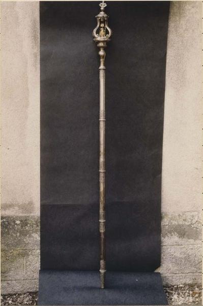 bâton de procession (bâton cantoral) aux armes du chapitre et de Monseigneur d'Héricourt, évêque d'Autun, vue générale - © Ministère de la Culture (France), Médiathèque du patrimoine et de la photographie (objets mobiliers), tous droits réservés