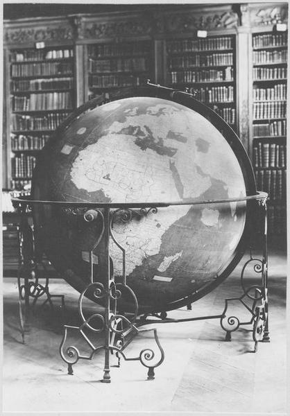 globe terrestre, vue générale - © Ministère de la Culture (France), Médiathèque du patrimoine et de la photographie (objets mobiliers), tous droits réservés