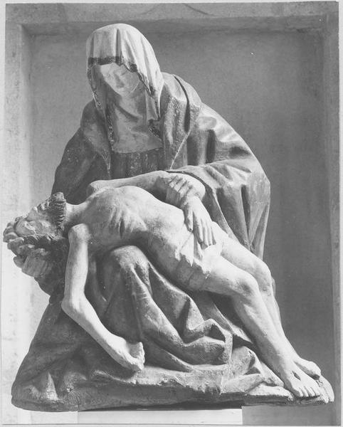 groupe sculpté : Vierge de Pitié, vue générale