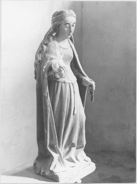 statue : sainte Elisabeth-de-Thuringe, vue générale