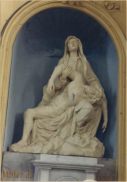 groupe sculpté : Vierge de Pitié, vue générale